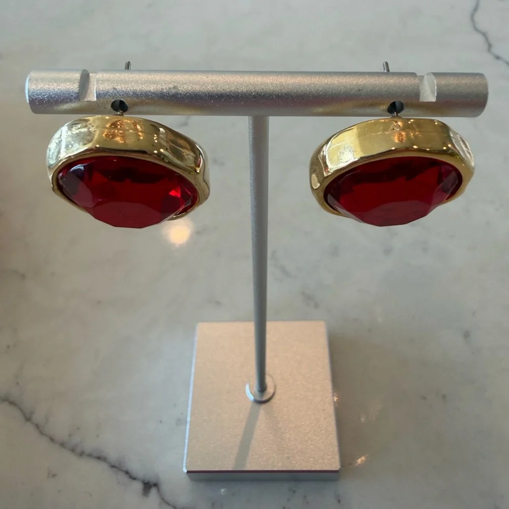 Vintage 90s Red Cabachon button earrings